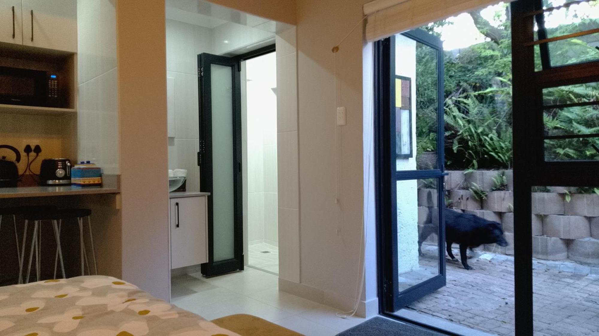 81 A & Away West Wing Apartment *