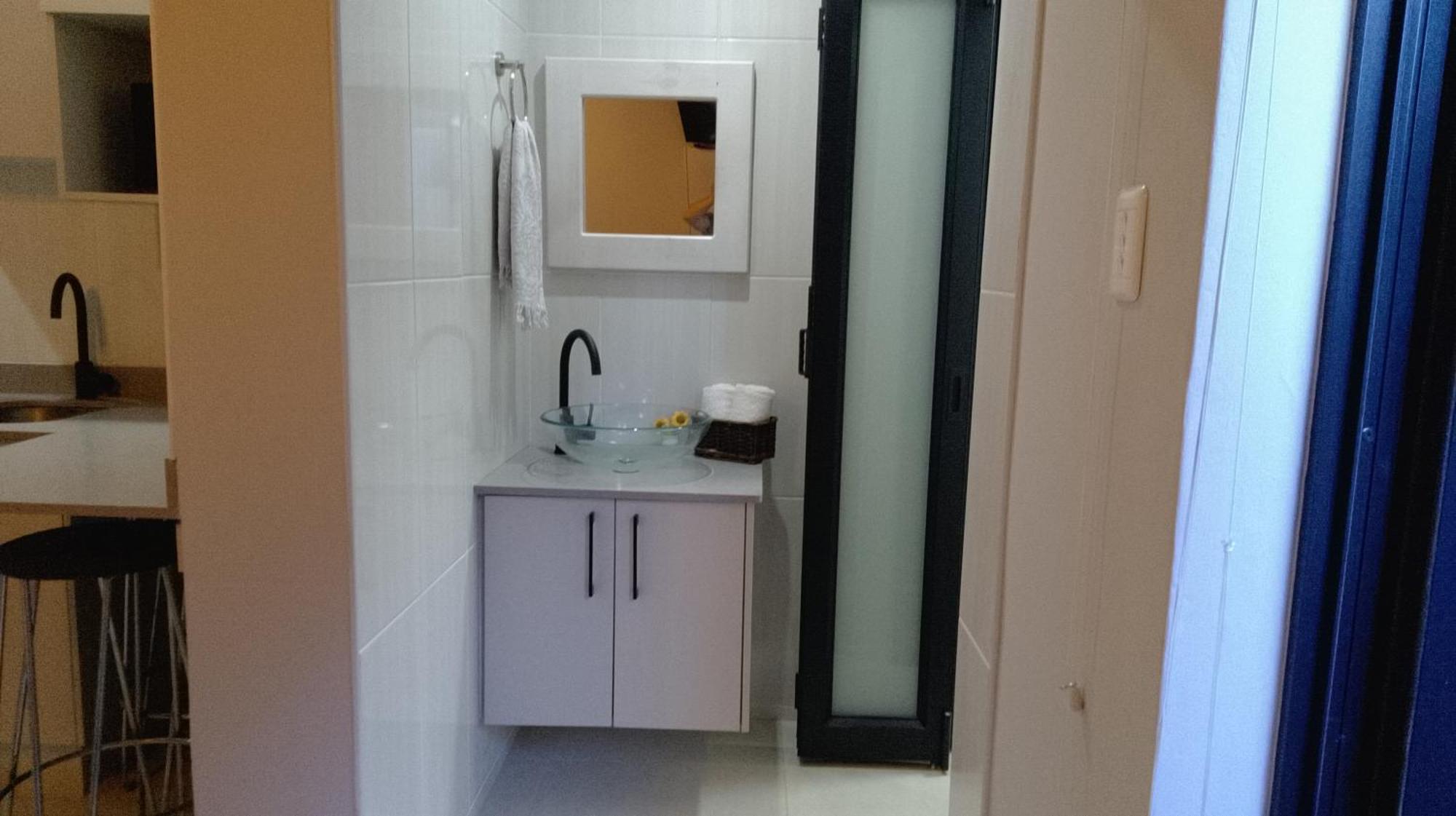 81 A & Away West Wing Apartment *